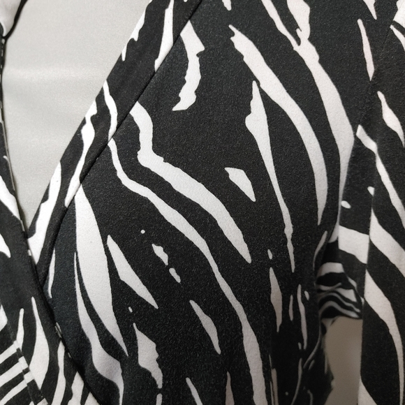 SOLD DVF Jeanne Two zebra wrap dress size 14 - Picture 4 of 16